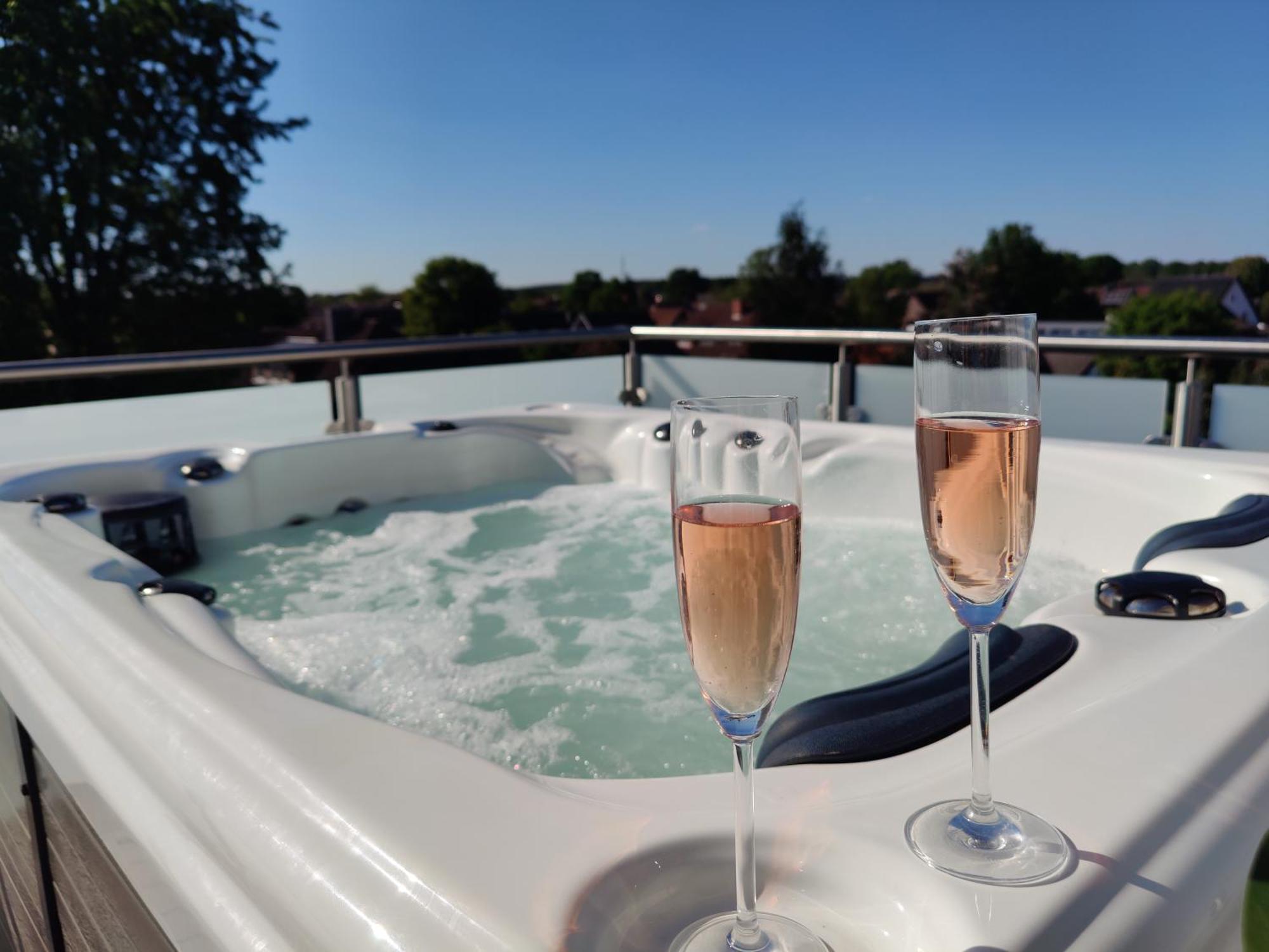 Penthouse Mit Whirlpool Im Herzen Von Niedersachsen Burgwedel  Exterior foto